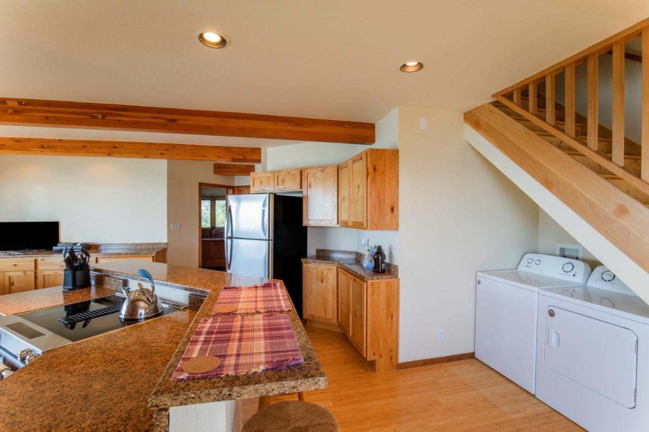 Amazing Oceanview 2 Bedroom Oceanfront! By Oceanviewhottubs Shelter Cove, Ca Tesla Ev Station Exterior foto