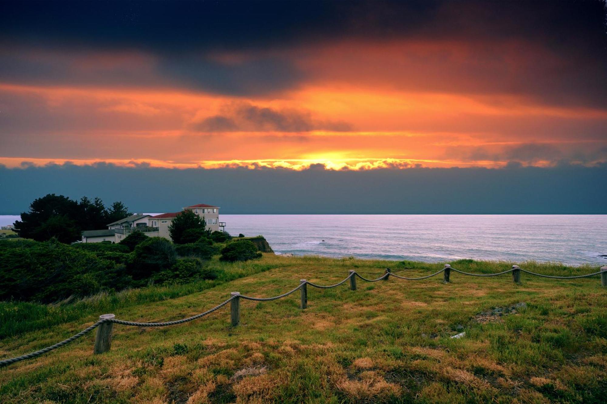 Amazing Oceanview 2 Bedroom Oceanfront! By Oceanviewhottubs Shelter Cove, Ca Tesla Ev Station Exterior foto